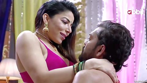 A gorgeous milf in her 30s is enjoying dinner with her old man