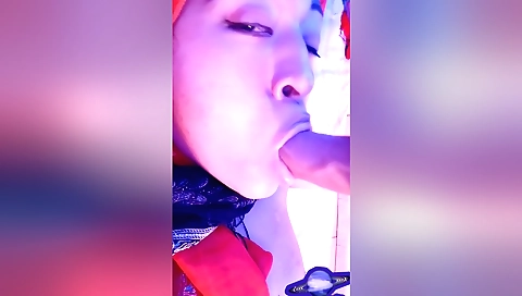 Horny muslim girl masturbates and masturbates her pussy