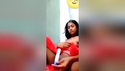 Sexy amateur brunette fingers her wet pussy with a vibrator