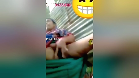 Indian mature brunette fingering her lover in amateur clip