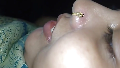 Indian girlfriend with a cute ass has fun in her bed