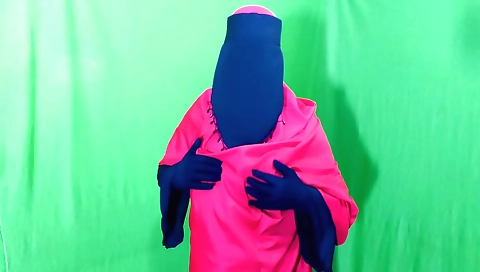 Indian solo female shows off her nice figure in a bedroom