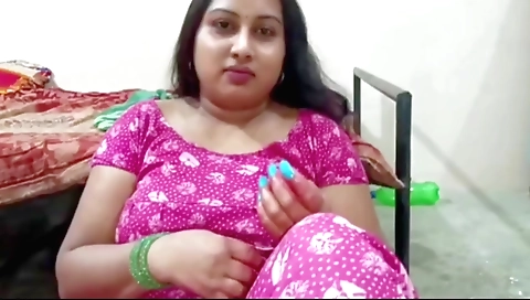 Amateur brunette milf with a big booty is giving a blowjob