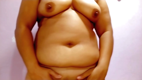 Indian wife with huge ass fucks herself in homemade video