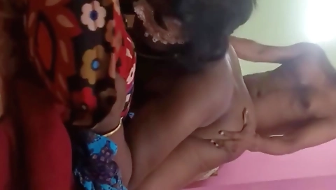 Brunette with big ass has a deepthroat in homemade porn