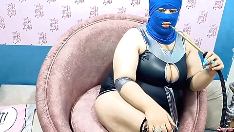 Indian big assed chick gets fucked by a dude at home