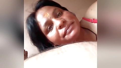 Babii dick is not the first time you see a horny bhabhi sucking
