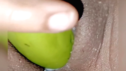 Indian amateur with nice body plays with her pussy