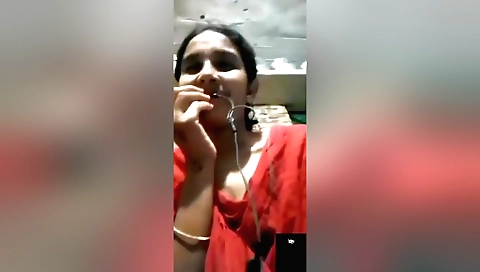 Brunette in black bikini masturbating in amateur vid