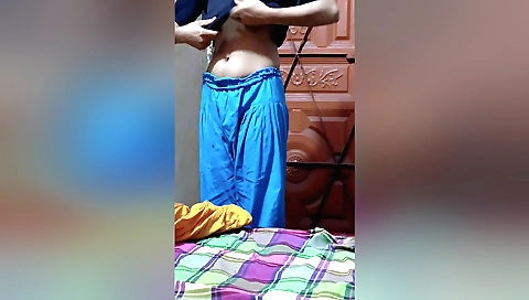 Indian girl with a big boobies and a big ass 18+ solo video